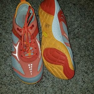 Women's Merrell Vibram shoes size 7.5 EUC